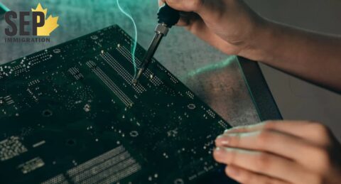 درآمد مهندس برق در کانادا