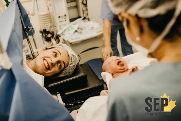 درامد رشته مامایی در کانادا