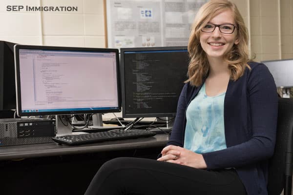 شغل کارشناس کامپیوتر در کانادا برای زنان