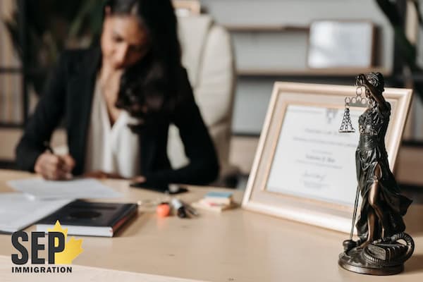 شغل وکالت در کانادا برای زنان