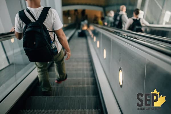 سؤالات کلی آفیسر فرودگاه از افراد