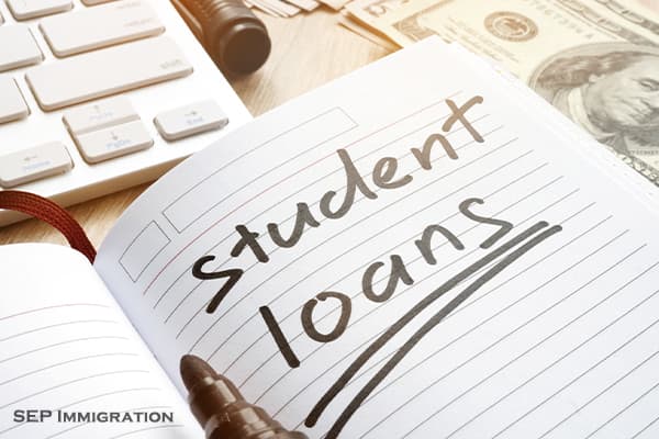 وام‌های دانشجویی (Student Loans) 