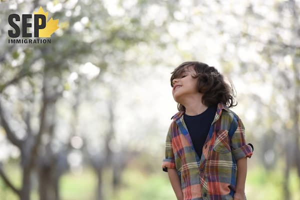 مدارکی لازم افراد زیر 18 سال برای ورود به کانادا