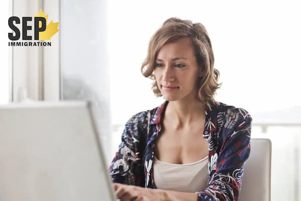 عوامل تعیین‌کننده بهترین کشور برای مهاجرت دختر تنها 